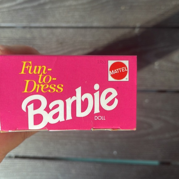 NRFB Vintage 1992 Brunette Fun-To-Dress Barbie doll - Picture 14 of 14